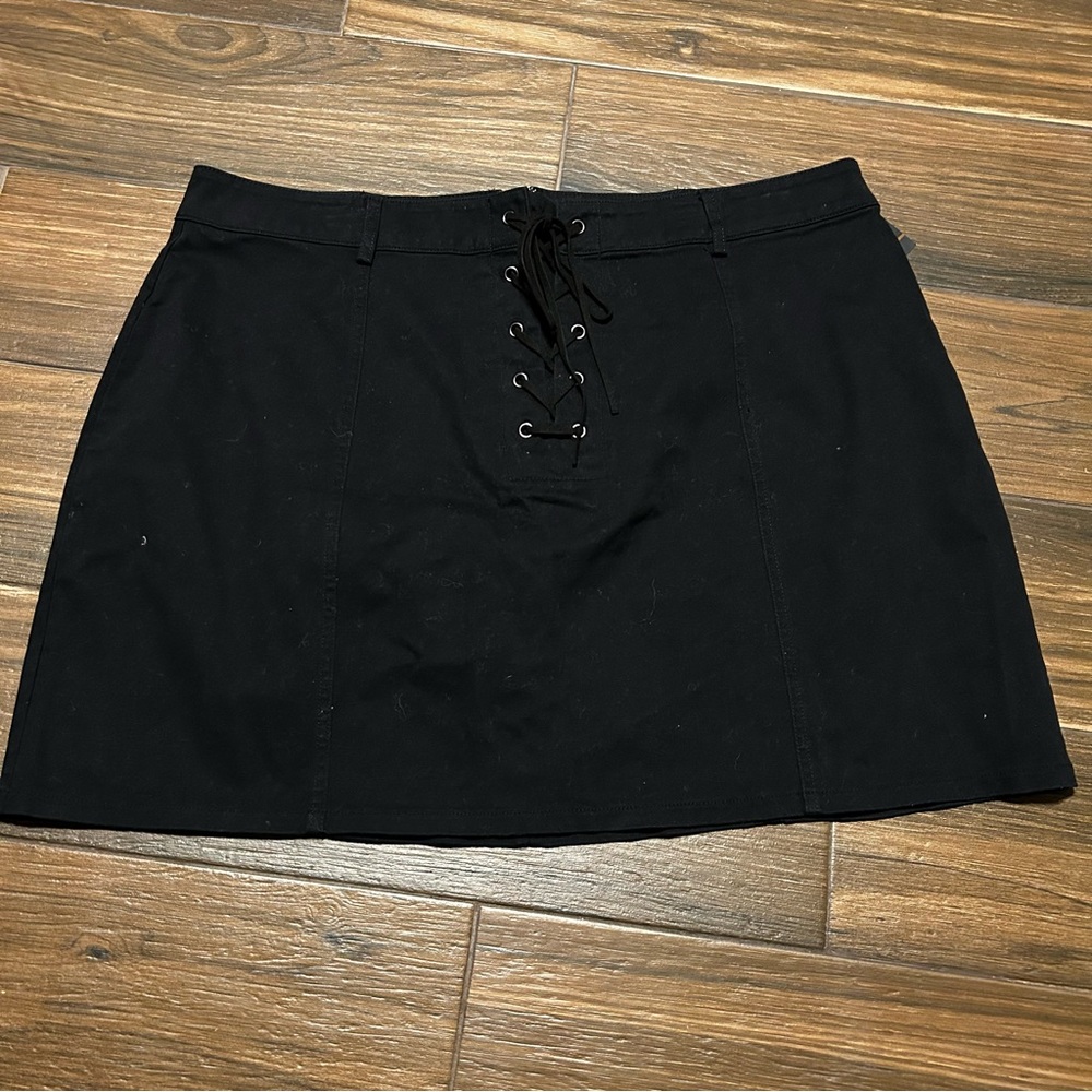 Forever 21 Skirt Short 2X Black NWT Lace Up Detail‎ Zipper Closure